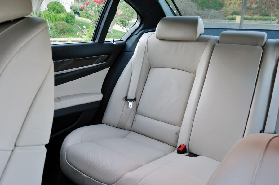 Интерьер Alpina B7 Bi-Turbo (F01) 2010 года  (NA) (фото 9 из 50)